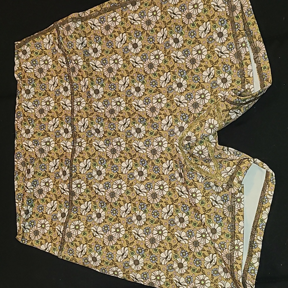 BUFFBUNNY Floral Patterned Women's Shorts - Picture 2 of 5